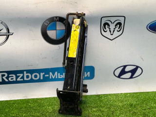 домкрат Ford Focus 1 поколение [рестайлинг] CAK 2004, 1.6 л., CCA, бензин, МКПП, седан, передний привод