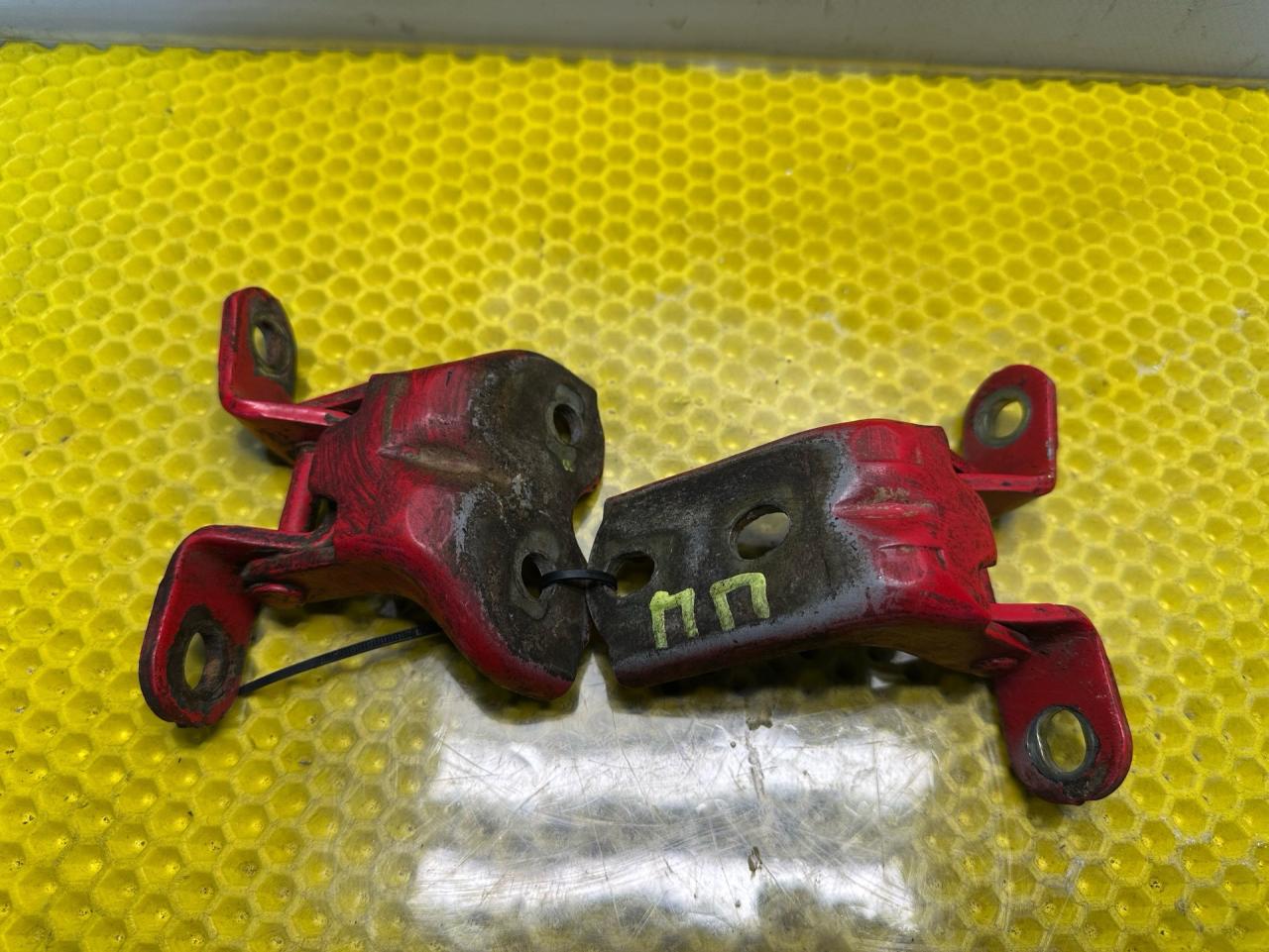 петля двери Hyundai Getz 1 поколение 2005, 1.3 л., G4EA, бензин, МКПП, красный, передний привод, 793201C000 - фото №1