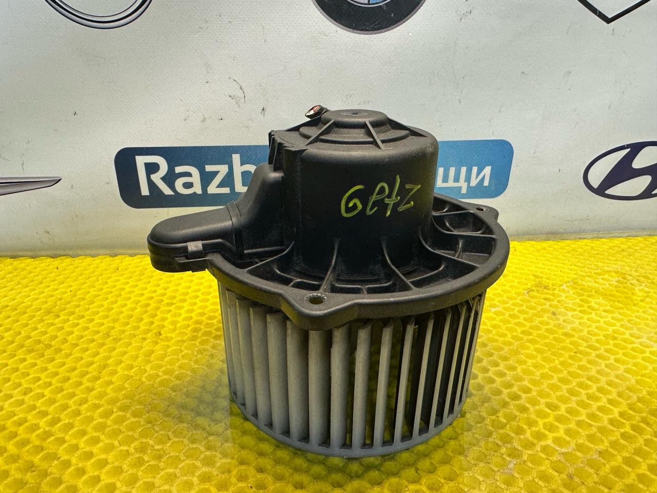 моторчик печки Hyundai Getz 1 поколение 2005, 1.3 л., G4EA, бензин, МКПП, красный, передний привод, 971121C000 - фото №1
