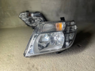 фара левая Nissan Navara D40 2010, дизель, МКПП, 260605X00B