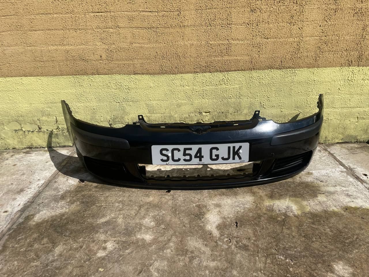 бампер передний Volkswagen Golf 5 поколение 2006, 1.6 л., дизель, МКПП, хетчбэк 5 дв., 1K0807217 - фото №1