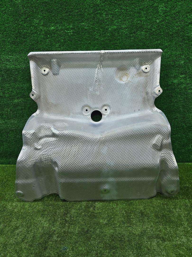 тепловой экран глушителя BMW M3 G80/G81 G80 2021, 3.0 л., S58B30A, бензин, МКПП, 475, седан, задний привод, 8070511, 51488070511 - фото №1