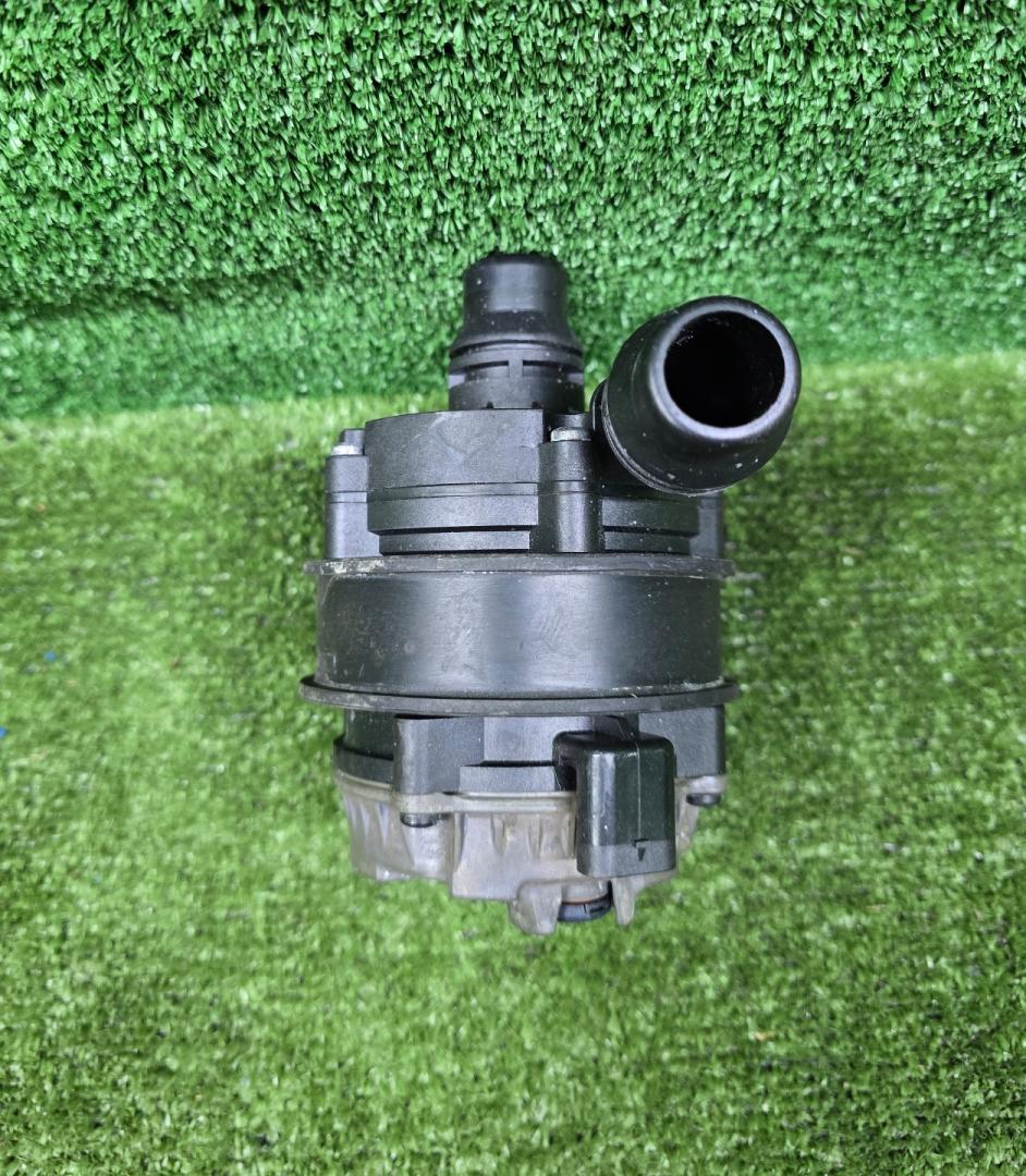 насос антифриза дополнительный BMW 3 серия G20 2020, 3.0 л., B58B30, бензин, АКПП, black sapphire metallic (475), седан, полный привод, 8651288, 11518651288 - фото №1