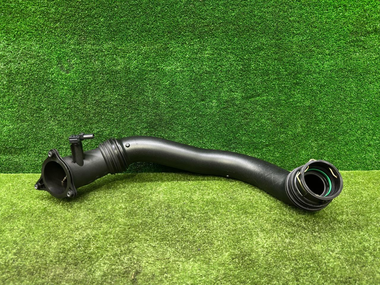 патрубок интеркулера BMW X3 G01 2020, 2.0 л., B46 B20 B, бензин, АКПП, a96, внедорожник 5 дв., задний привод, 8601683, 13718601683 - фото №1