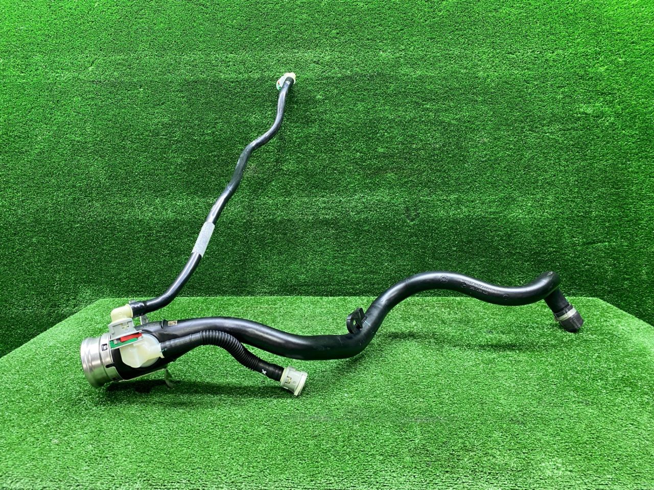 горловина топливного бака BMW 3 серия G20 2020, 3.0 л., B58B30, бензин, АКПП, black sapphire metallic (475), седан, полный привод, 7449053, 16117449053 - фото №1