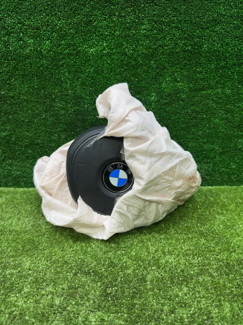 подушка безопасности водителя BMW X3 M F97 2021, 3.0 л., S58B30A, бензин, АКПП, black sapphire metallic (475), внедорожник 5 дв., полный привод, AIRBAG-MODUL, 8097022, 32308097022, E572032, 33809702201, BAHNHEG1, 058-P1-00073 - фото №1