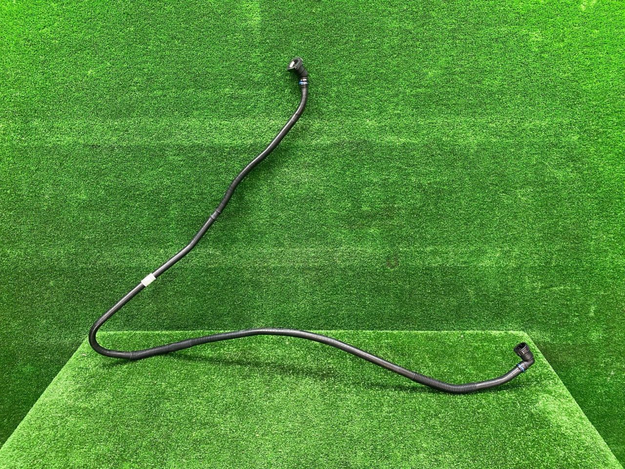 трубка вентиляции бака BMW X7 G07 2021, 3.0 л., B58B30, бензин, АКПП, 416, внедорожник 5 дв., полный привод, 7439939, 16137439939 - фото №1