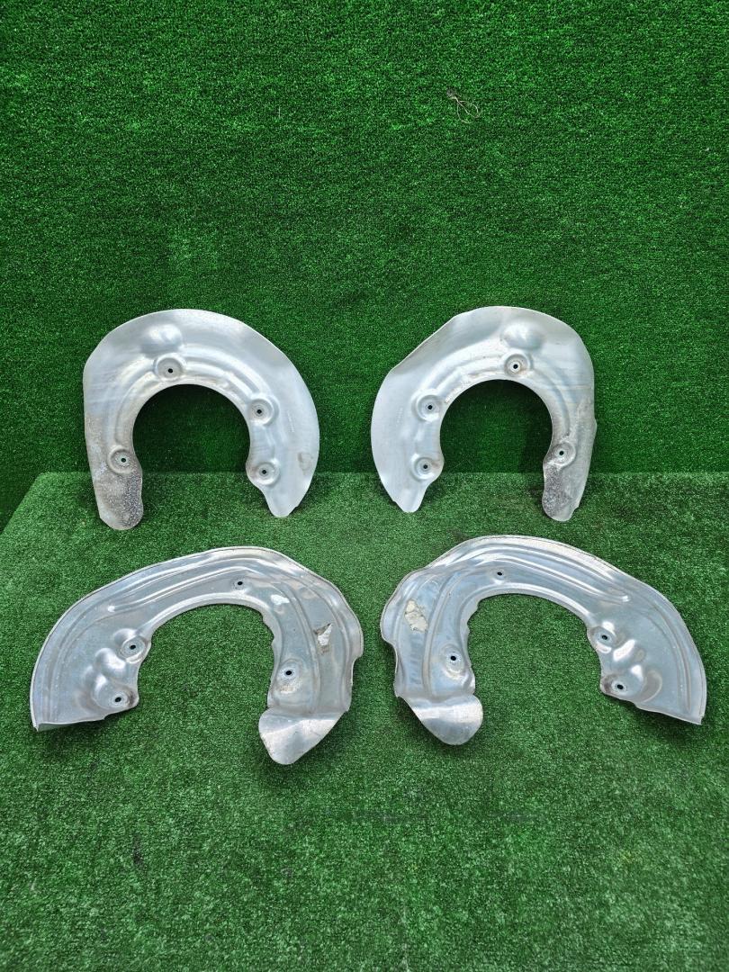 защитный кожух тормозного механизма BMW X3 G01 2018, 2.0 л., B48 B20 A, бензин, АКПП, внедорожник 5 дв., 6870532, 6870531, 6870530, 6870529, 34206870531, 34206870532, 6870529, 34106870530 - фото №1