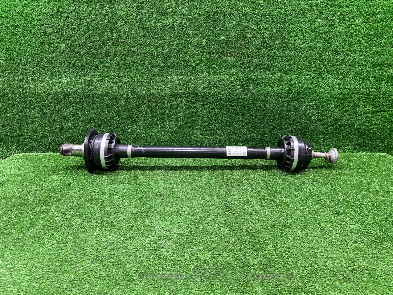 полуось задняя (приводной вал, ШРУС) BMW 3 серия G20 2020, 3.0 л., B58B30, бензин, АКПП, black sapphire metallic (475), седан, полный привод, 33208689555, 8689555, 8689555 - фото №1
