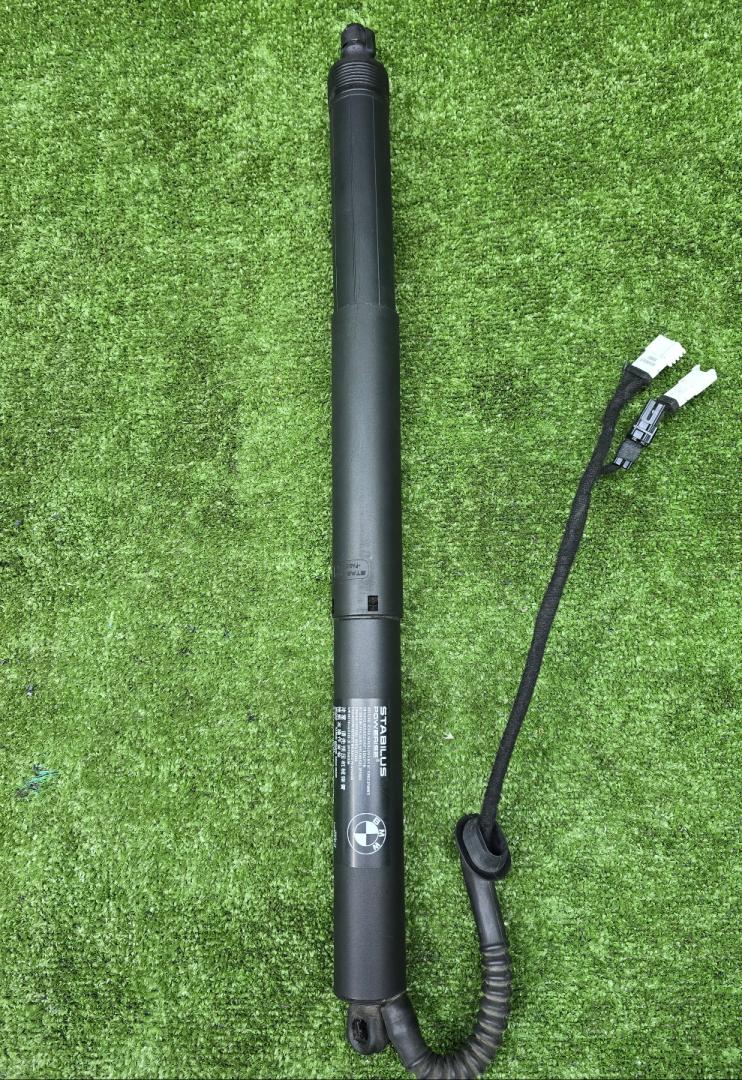 амортизатор крышки багажника (3-5 двери) BMW X5 F15 2016, 4.4 л., N63 B44 A, бензин, АКПП, 475, внедорожник 5 дв., полный привод, 7449810, 51247449810 - фото №1