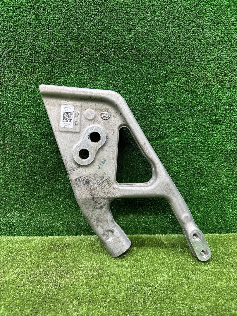 кронштейн (крепление) BMW X5 G05 2022, 3.0 л., B58B30, бензин, АКПП, 416, внедорожник 5 дв., задний привод, 6878754, 31106878754 - фото №1