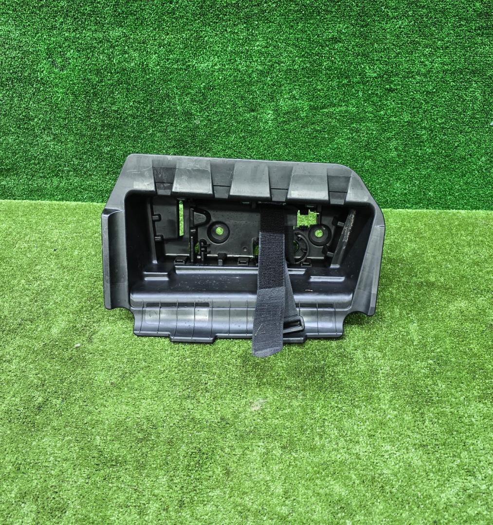 ящик под инструменты BMW M3 G80/G81 G80 2021, 3.0 л., S58B30A, бензин, МКПП, 475, седан, задний привод, 9893877, 51479893877 - фото №1