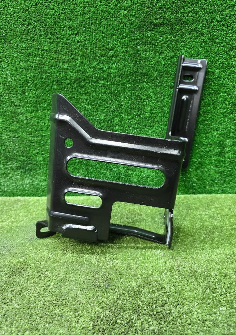 крепление аккумулятора BMW X3 M F97 2020, 3.0 л., S58B30A, бензин, а300, полный привод, правый руль, 9117801, 61219117801 - фото №1