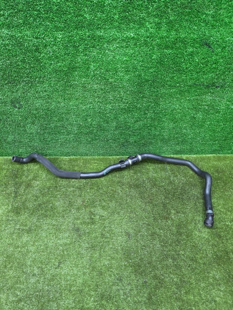 патрубок радиатора BMW X6 G06 [рестайлинг] G06 2023, 3.0 л., B58B30P, бензин, АКПП, carbonschwarz metallic (416), внедорожник 5 дв., полный привод, 9398803, 64219398803
