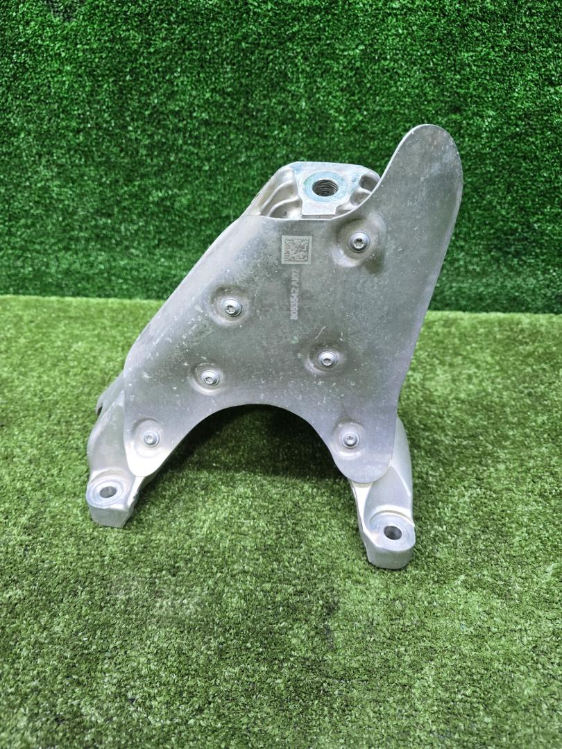 кронштейн двигателя BMW X5 G05 2022, 3.0 л., B58B30, бензин, АКПП, 416, внедорожник 5 дв., задний привод, 8053542, 8053542 - фото №1