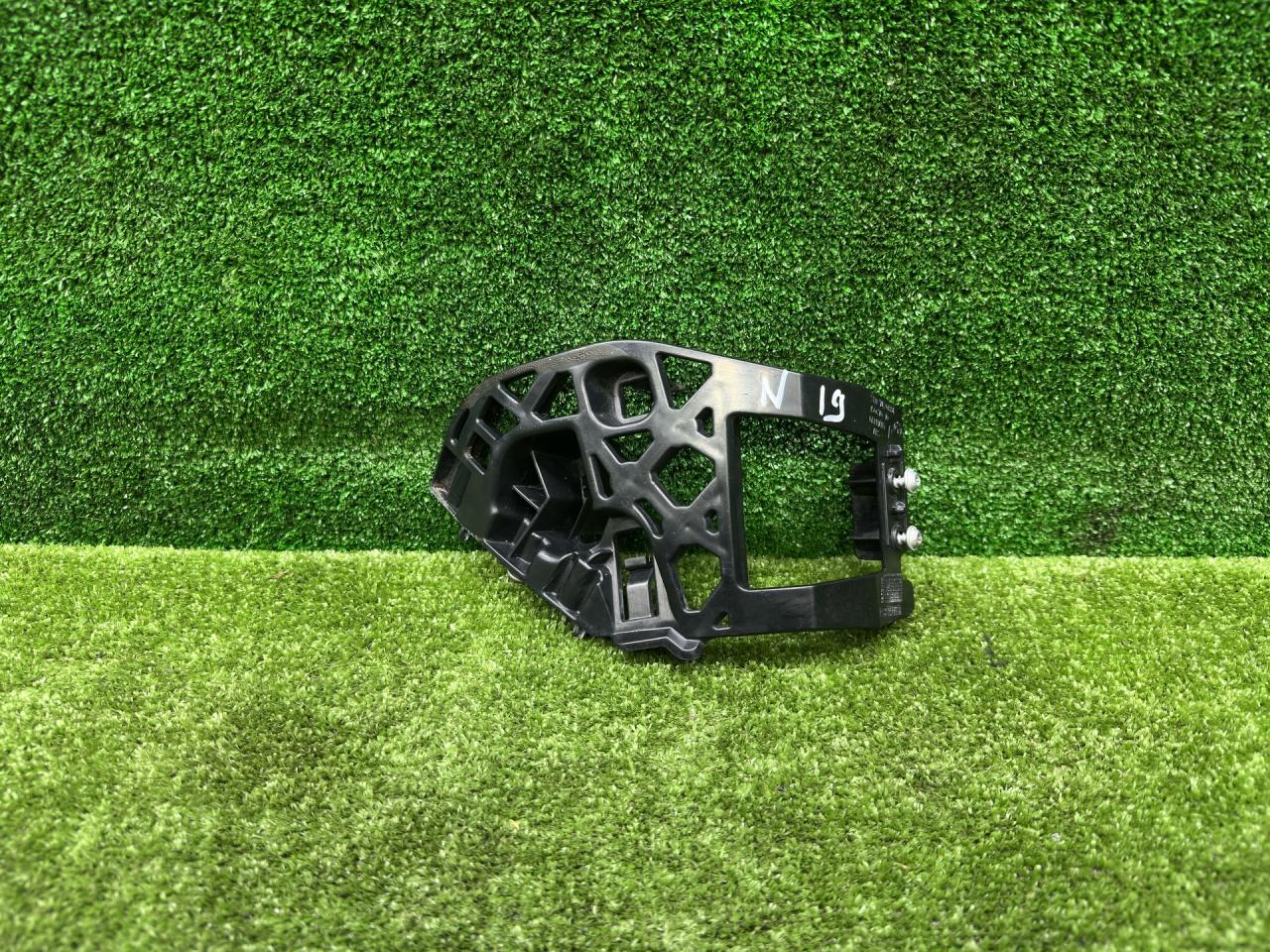 крепление ( кронштейн ) крыла BMW 8 серия G14/G15 G16 2020, 4.4 л., N63 B44 C, бензин, АКПП, mineralweiß metallic (a96), седан, 7420884, 15067010, 51117420884 - фото №1