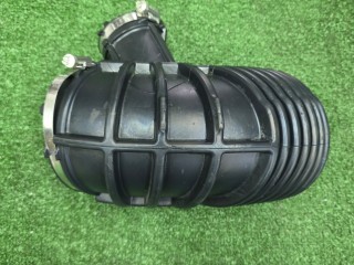 патрубок воздушного фильтра BMW X6 G06 [рестайлинг] G06 2023, 3.0 л., B58B30P, бензин, АКПП, carbonschwarz metallic (416), внедорожник 5 дв., полный привод, 5A1F9C2, 13715A1F9C2