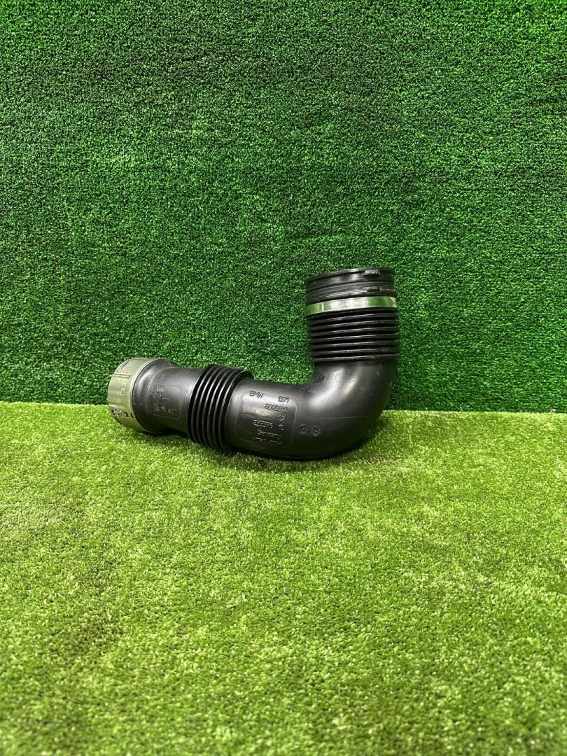 патрубок турбины BMW M3 G80/G81 G80 2021, 3.0 л., S58B30A, бензин, МКПП, 475, седан, задний привод, 1371, 8095812, 13718095812, 23557610 - фото №1