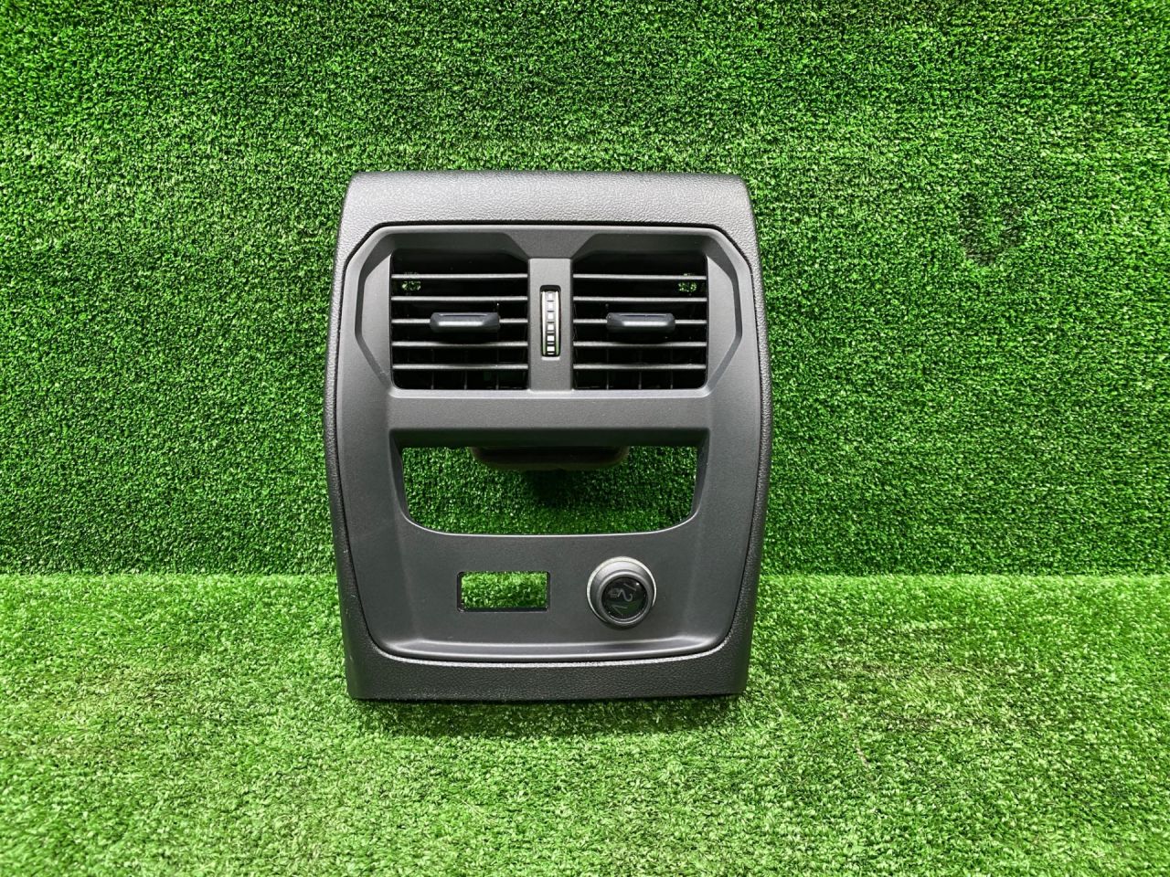 дефлектор обдува салона BMW 3 серия G20 2020, 3.0 л., B58B30, бензин, АКПП, black sapphire metallic (475), седан, полный привод, 6806814, 64226806814 - фото №1