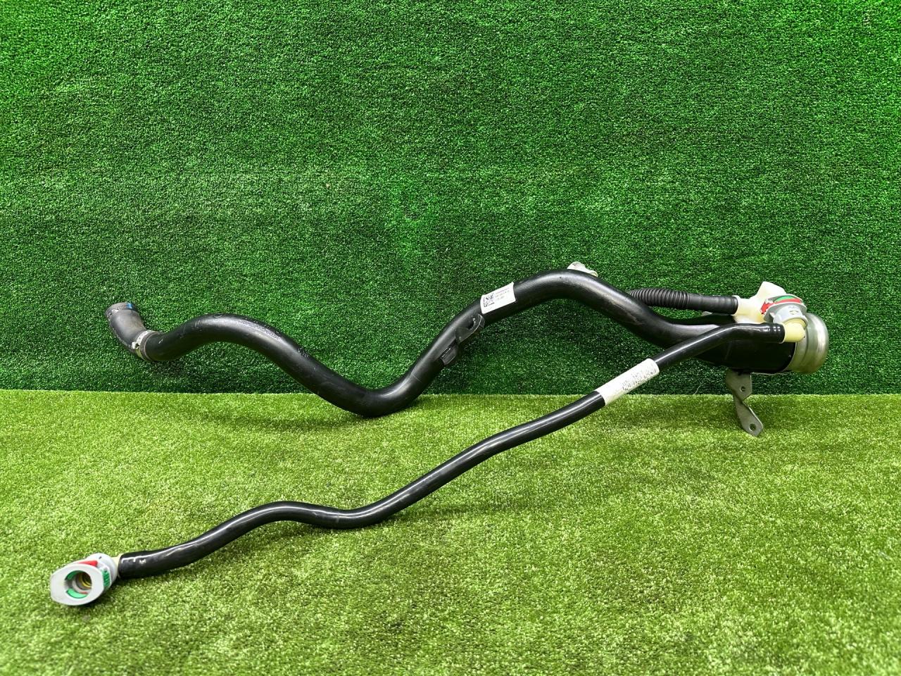 горловина топливного бака BMW M3 G80/G81 G80 2021, 3.0 л., S58B30A, бензин, МКПП, 475, седан, задний привод, 7484889, 7484890, 7449055, 76269710P, 120000805G80US, R2748489002, 16117484889, 16117484889 - фото №1