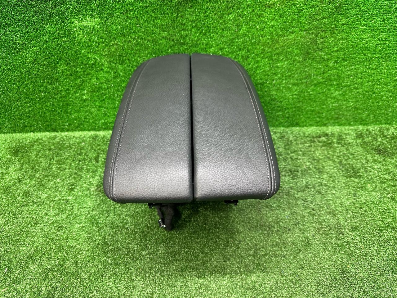 подлокотник BMW X5 F15 2016, 4.4 л., N63 B44 A, бензин, АКПП, 475, внедорожник 5 дв., полный привод, 9389627, 6836835, 51169389627, WCH-184C, WCH-184, 6836835-01, 4774A-18400, 13399710, FCCIDRK7184-00 - фото №1