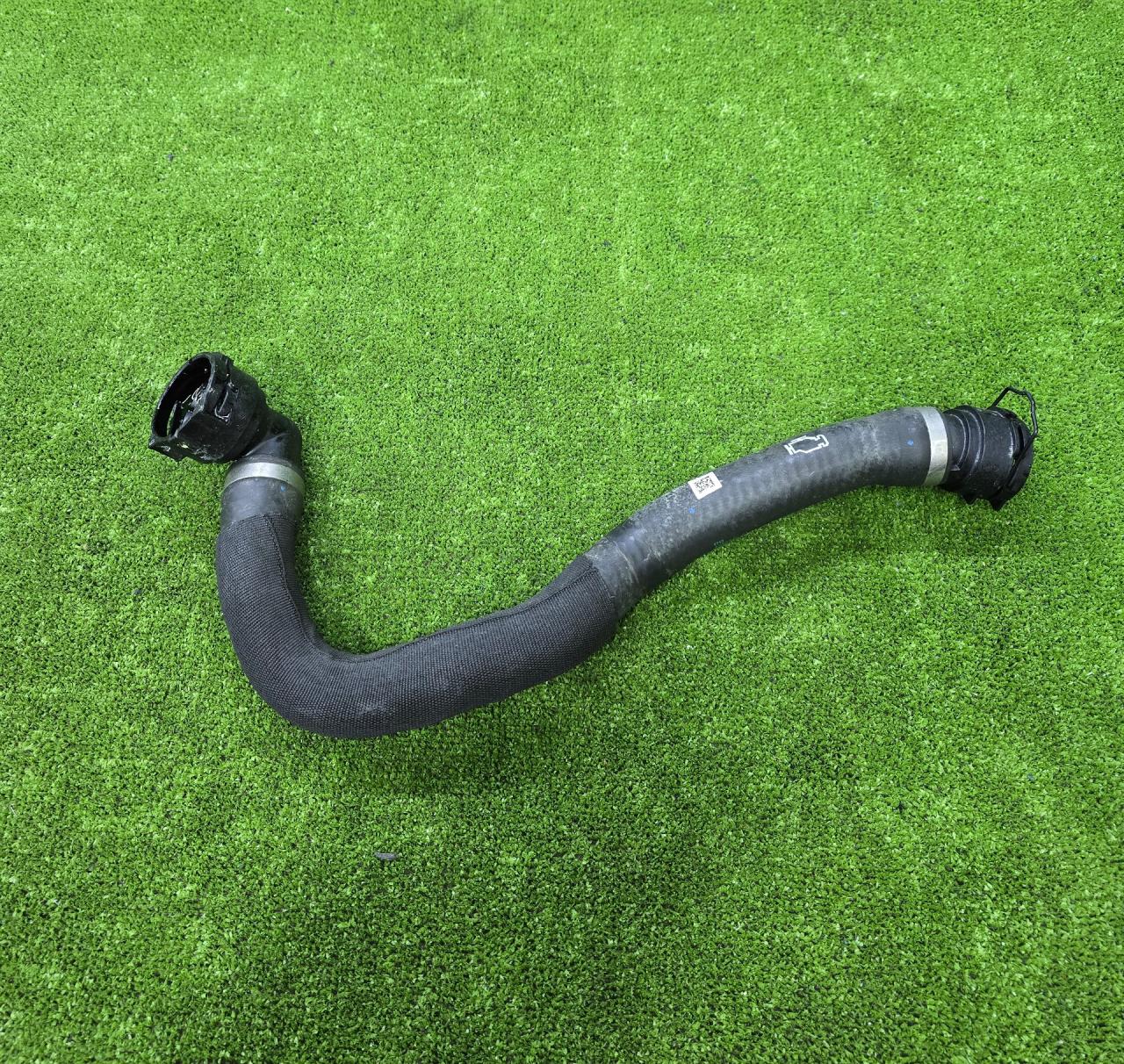 патрубок радиатора BMW X5 G05 [рестайлинг] G05 2023, 3.0 л., B58B30P, бензин, АКПП, a96, внедорожник 5 дв., полный привод, 5A8CB50, 17125A8CB50