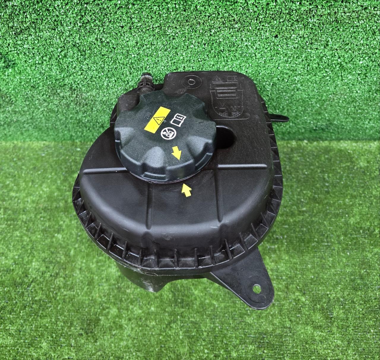 бачок расширительный BMW X5 F15 2016, 4.4 л., N63 B44 A, бензин, АКПП, 475, внедорожник 5 дв., полный привод, 8621092, 17138621092, PA66-GF30 - фото №1