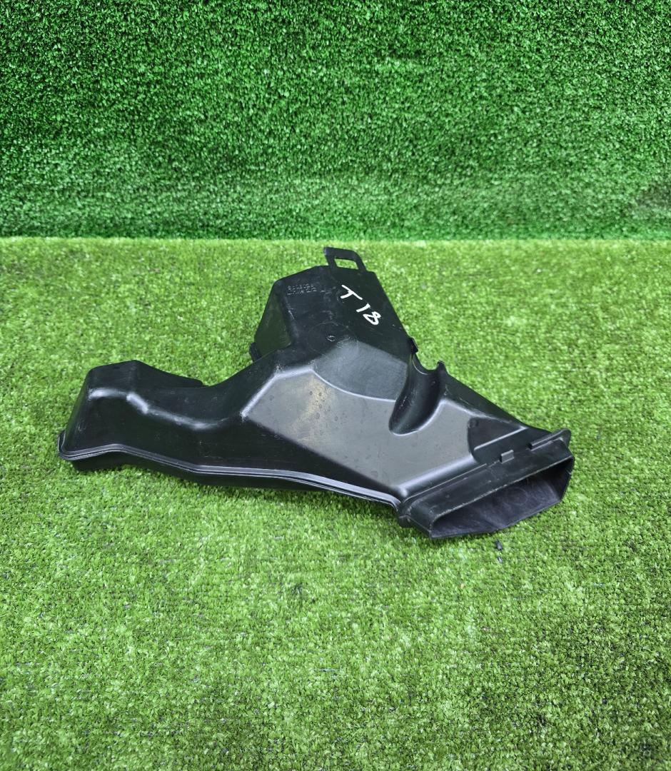 водосток крышки багажника BMW M3 G80/G81 G80 2021, 3.0 л., S58B30A, бензин, МКПП, 475, седан, задний привод, 7427855, 51717427855 - фото №1