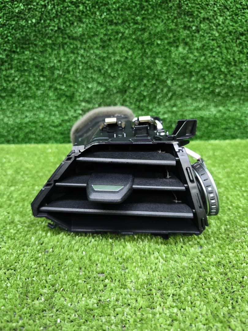 дефлектор обдува салона BMW M3 G80/G81 G80 2021, 3.0 л., S58B30A, бензин, МКПП, 475, седан, задний привод, 6848618, 64226848618 - фото №1