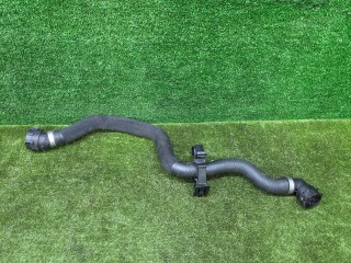 патрубок радиатора BMW X6 G06 [рестайлинг] G06 2023, 3.0 л., B58B30P, бензин, АКПП, carbonschwarz metallic (416), внедорожник 5 дв., полный привод, 5A8CB49, 17125A8CB49