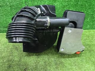 корпус воздушного фильтра BMW X7 G07 [рестайлинг] G07 2024, 3.0 л., B58B30P, бензин, АКПП, black sapphire metallic (475), внедорожник 5 дв., полный привод, правый руль, 5A1F9B6, 13715A1F9B6