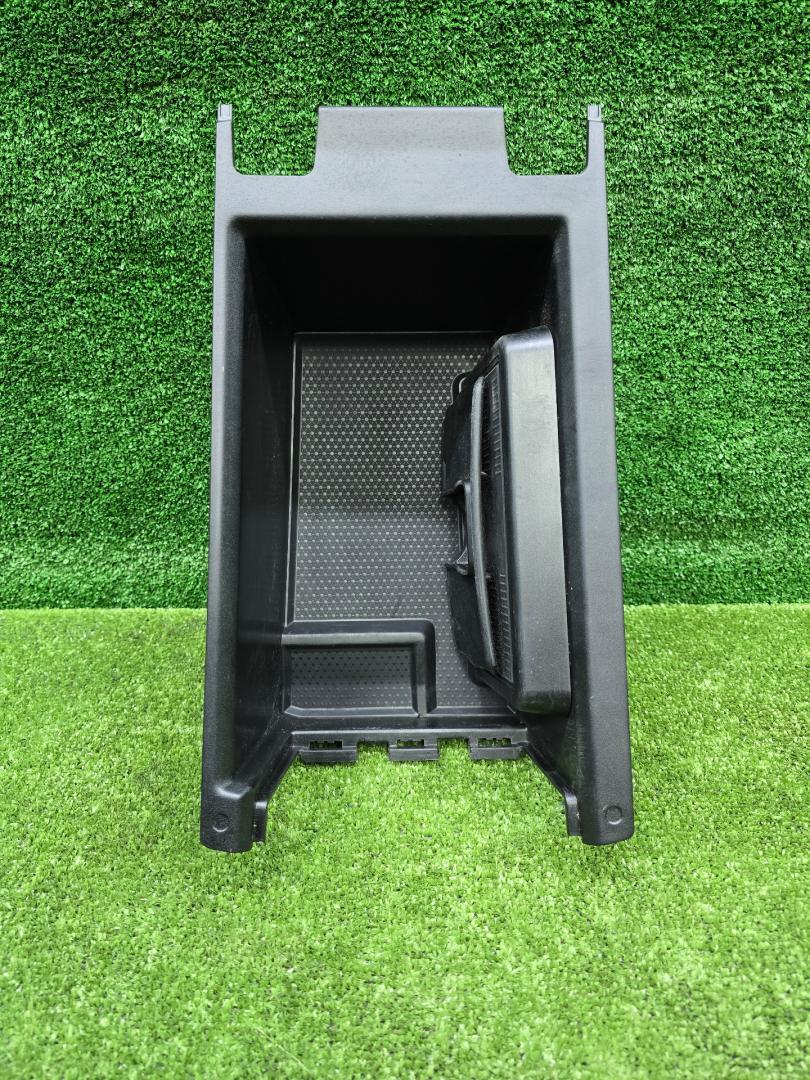 Беспроводное зарядное устройство BMW M3 G80/G81 G80 2021, 3.0 л., S58B30A, бензин, МКПП, 475, седан, задний привод, 5A1DC84, 6806850, 5A1DC84, 51166806850, 5A1DC84-01, PY2019-10-1-0576, V3ROROEURENMOLEX - фото №1