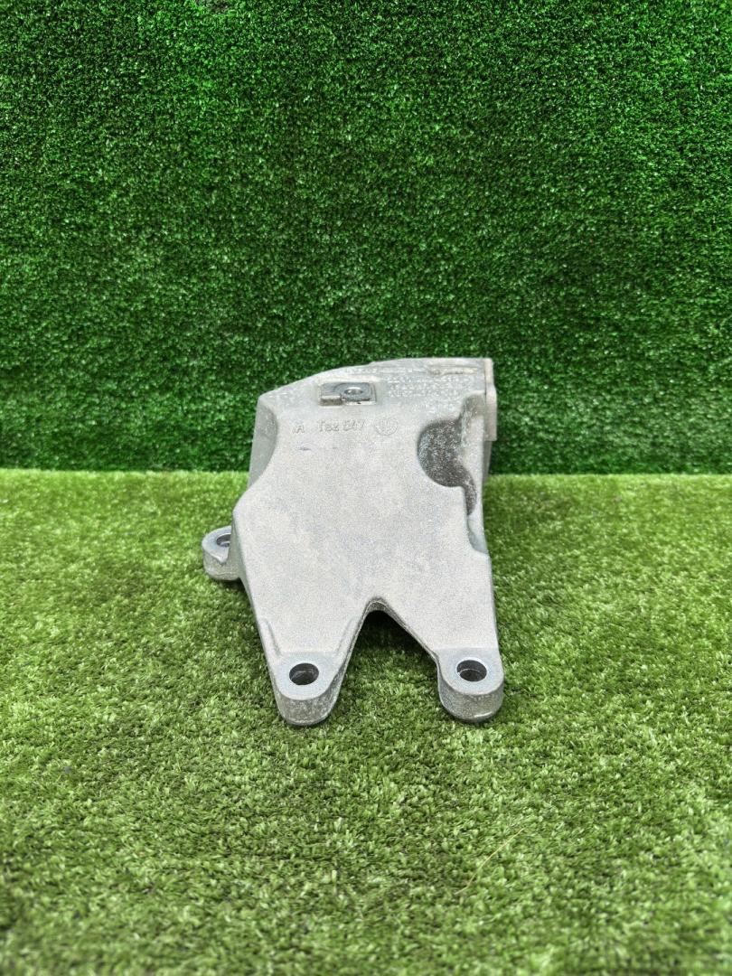 кронштейн двигателя BMW X3 G01 2020, 2.0 л., B46 B20 B, бензин, АКПП, a96, внедорожник 5 дв., задний привод, 6864593, 22116864593 - фото №1