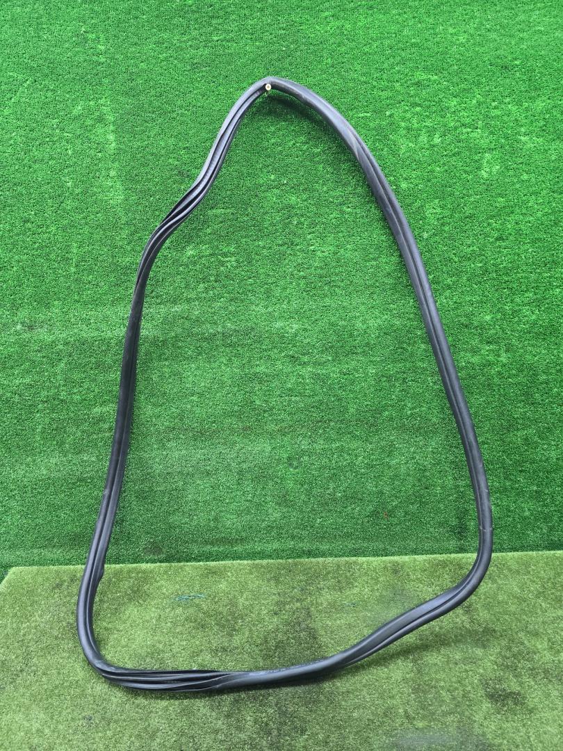 уплотнитель двери BMW M3 G80/G81 G80 2023, 3.0 л., S58B30A, бензин, АКПП, c31, седан, полный привод, правый руль, 7407375, 7407375 - фото №1