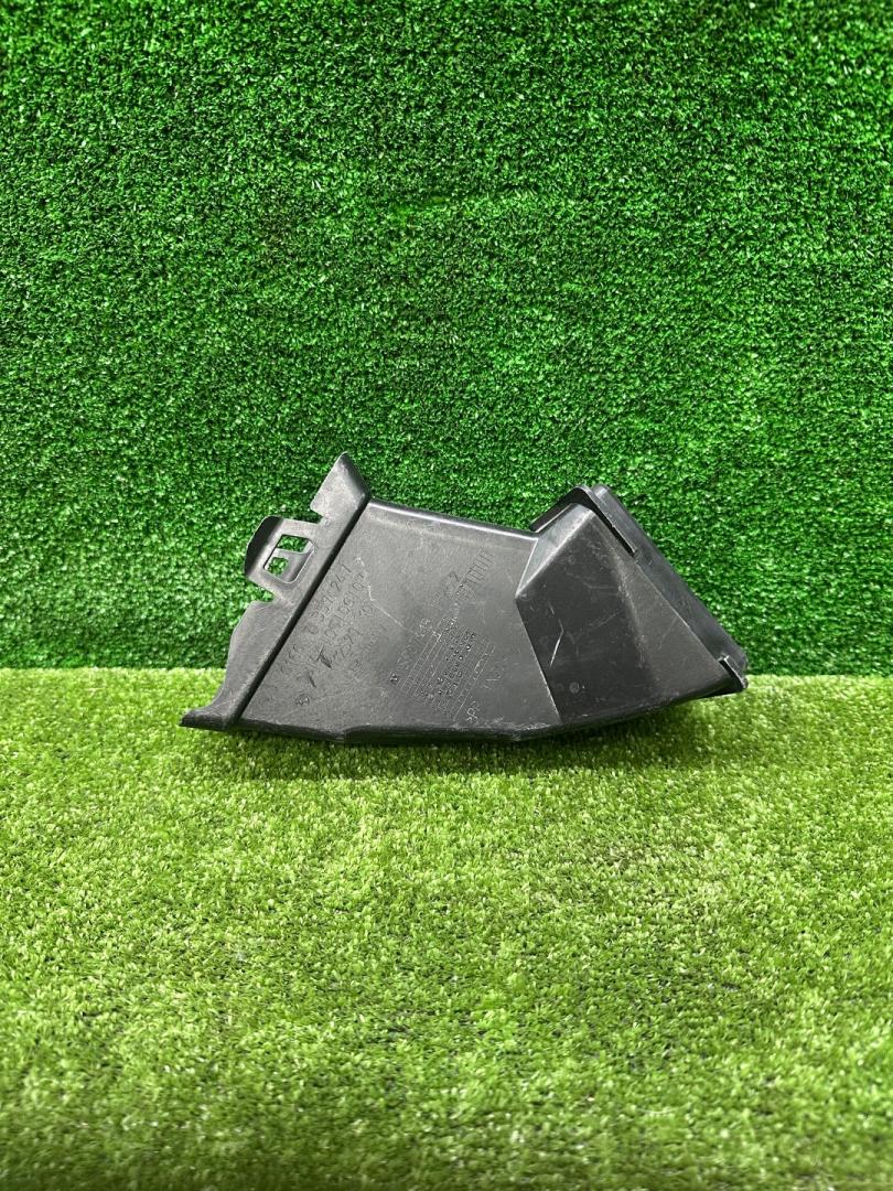 водосток капота BMW 8 серия G14/G15 G16 2020, 4.4 л., N63 B44 C, бензин, АКПП, mineralweiß metallic (a96), седан, 7357247, 61667357247 - фото №1