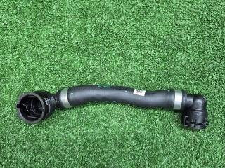 патрубок радиатора BMW X7 G07 [рестайлинг] G07 2024, 3.0 л., B58B30P, бензин, АКПП, black sapphire metallic (475), внедорожник 5 дв., полный привод, правый руль, 9846457, 17129846457