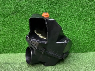 корпус воздушного фильтра BMW X6 G06 [рестайлинг] G06 2023, 3.0 л., B58B30P, бензин, АКПП, carbonschwarz metallic (416), внедорожник 5 дв., полный привод, 5A1F9B8, 13715A1F9B8