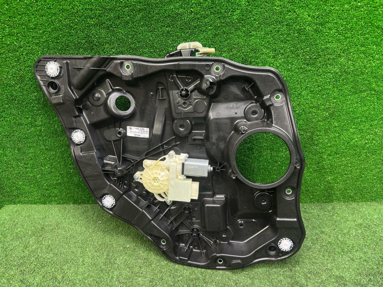 стеклоподъемник задний левый BMW M3 G80/G81 G80 2023, 3.0 л., S58B30A, бензин, АКПП, c31, седан, полный привод, правый руль, 7432235, 7432235 - фото №1