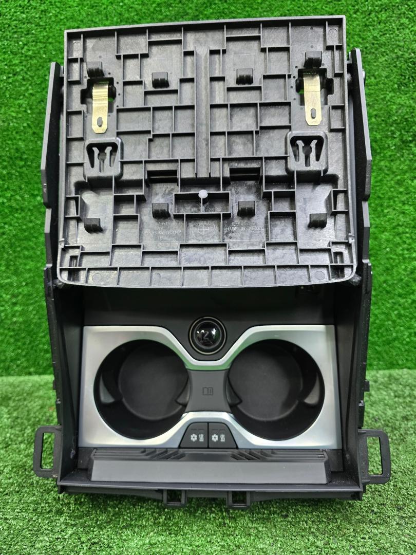 подстаканник BMW X5 G05 2022, 3.0 л., B58B30, бензин, задний привод, 6827173, 6808606, 51166827173, 51166808606, ALIGHTE, 11NOV20221111, 0000104576, 6827173-01, 110338648 - фото №1