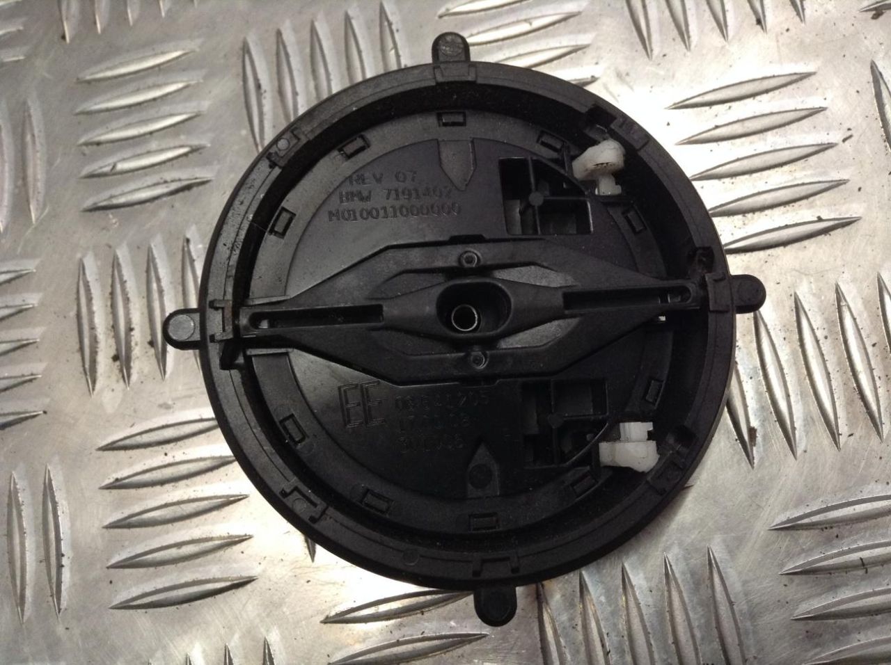 электромоторчик зеркала наружнего BMW 5 серия E60/E61 2004, 3.0 л., дизель, АКПП, универсал, 7191402 - фото №1