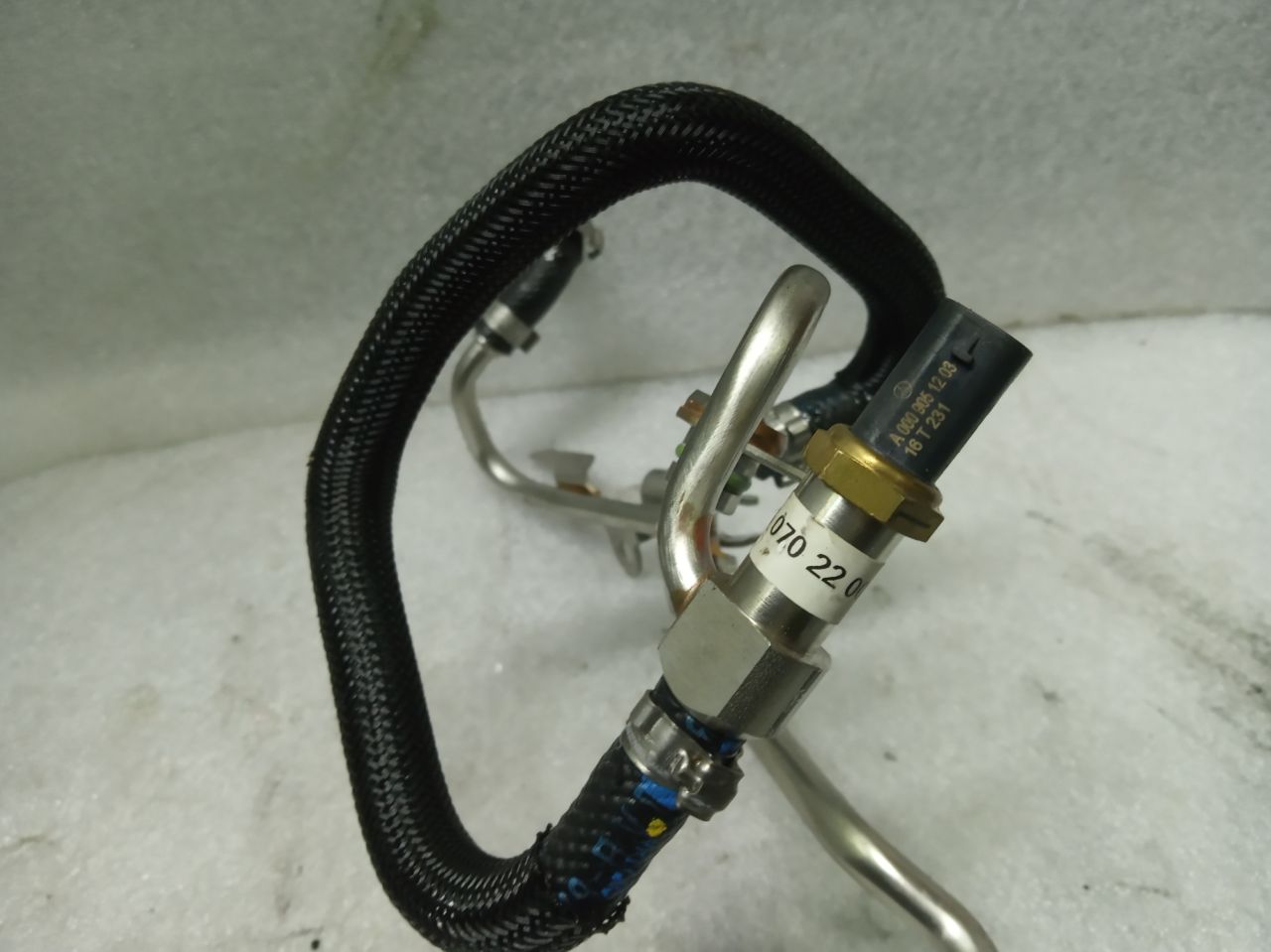 трубка топливная Mercedes-Benz E-Класс W213/S213/C238/A238 2018, 2.2 л., дизель, 0009051203 - фото №1