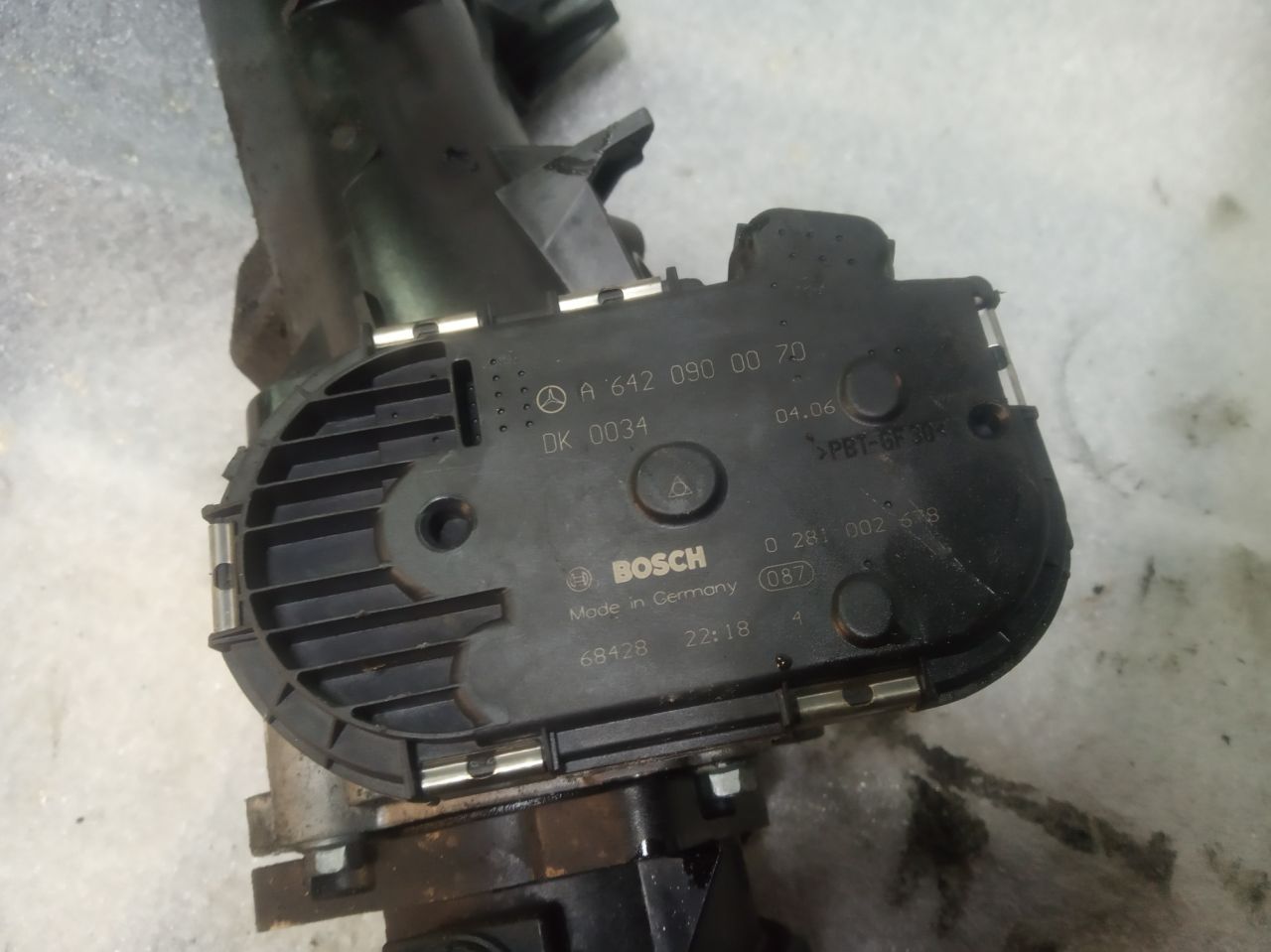 заслонка дроссельная Mercedes-Benz M-Класс W164 2006, 3.0 л., OM 642.940, дизель, АКПП, внедорожник 5 дв., 6420900070, A6420900070 - фото №1