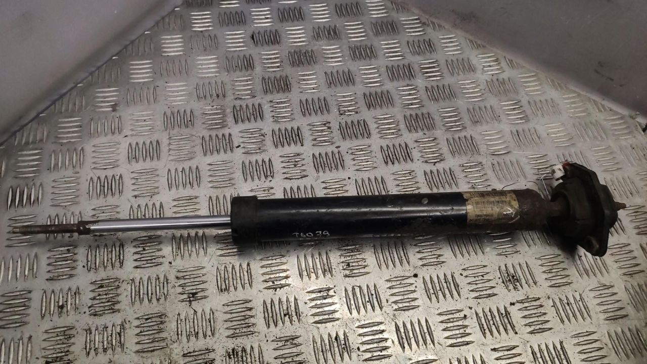 амортизатор задний правый BMW 2008, 2.0 л., N47 D20 A, дизель, АКПП, хетчбэк 5 дв., 6782860 - фото №1