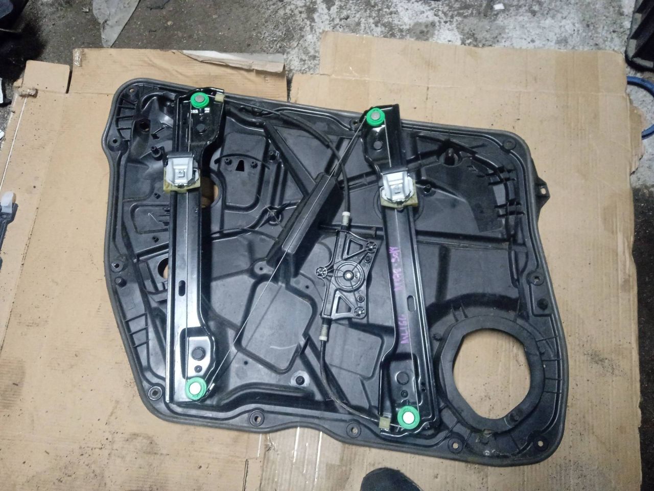 стеклоподъемник передний правый Mercedes-Benz M-Класс W166 2015, 3.0 л., OM 642.826, дизель, АКПП, cthsq, внедорожник 5 дв., A0997660500 - фото №1