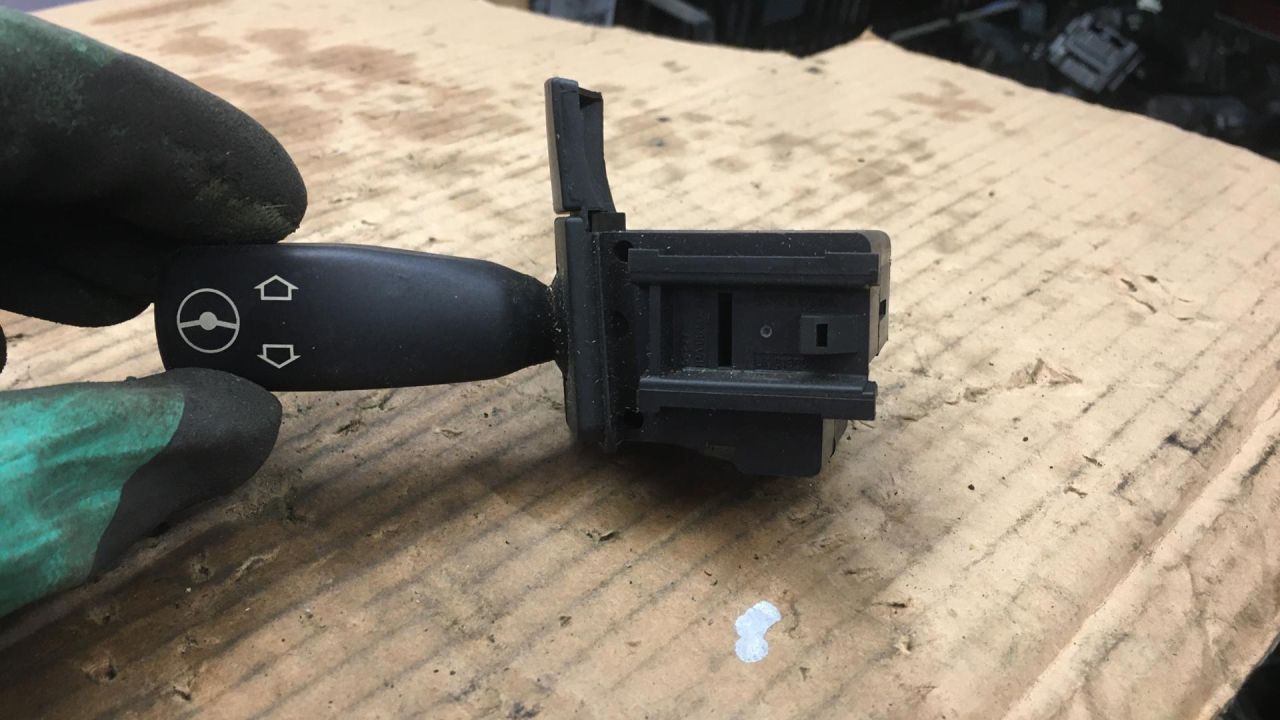 выключатель регулировки рулевой колонки BMW X5 E53 2001, 3.0 л., бензин, АКПП, внедорожник 5 дв., 8373901 - фото №1