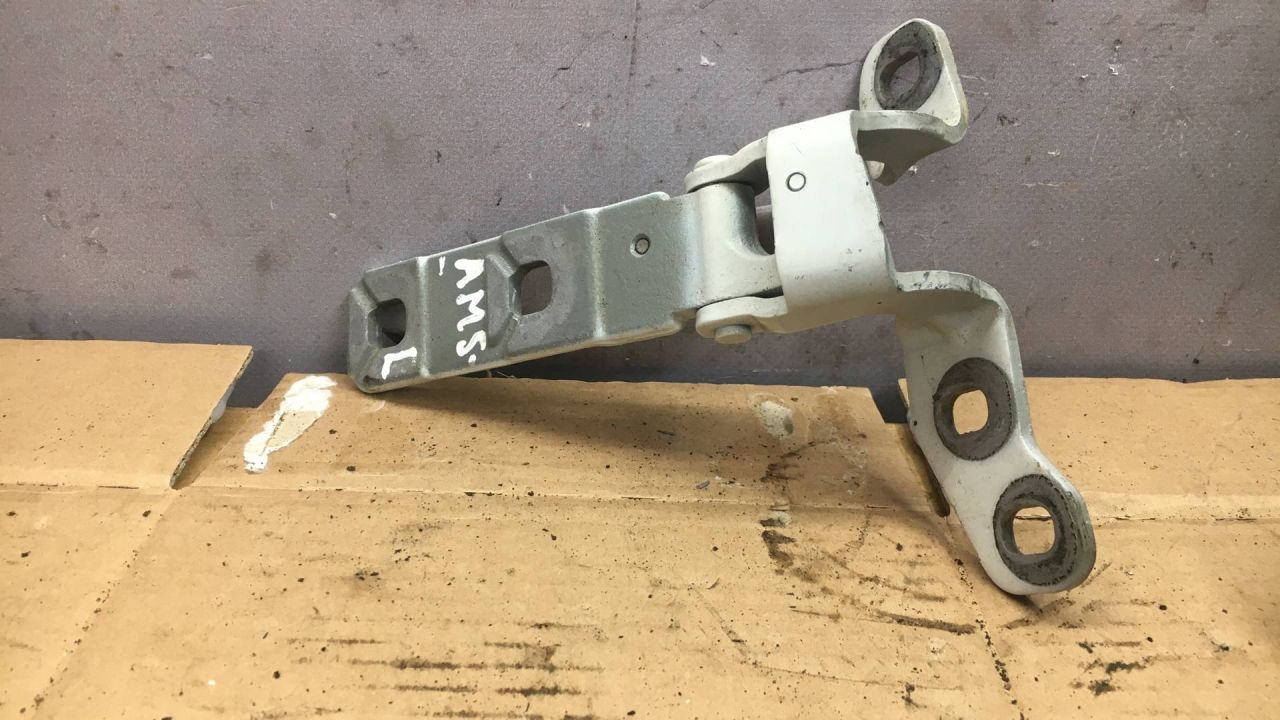 петля крышки багажника BMW X5 E70 2007, 3.0 л., N52 B30 A, бензин, АКПП, внедорожник 5 дв., 7149628 - фото №1