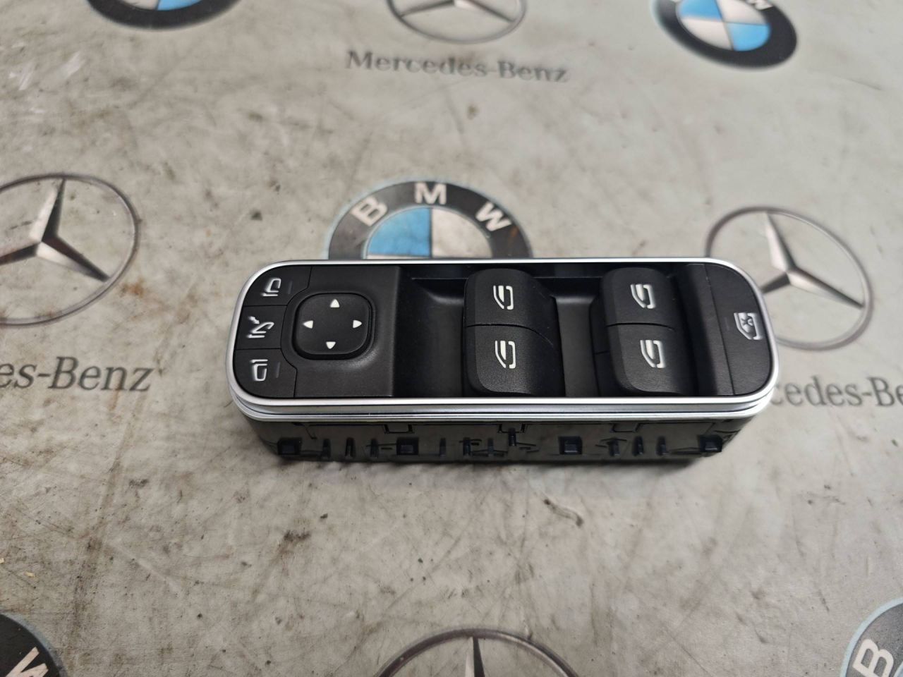 блок управления стеклоподъемниками Mercedes-Benz GLB-Класс 1 поколение 2022, бензин, задний привод, A1679059803 - фото №1