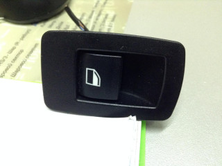 кнопка стеклоподъемника двери задней левой BMW X3 F25 2013, 2.0 л., N47 D20 C, дизель, АКПП, белый, внедорожник 5 дв., 9208106