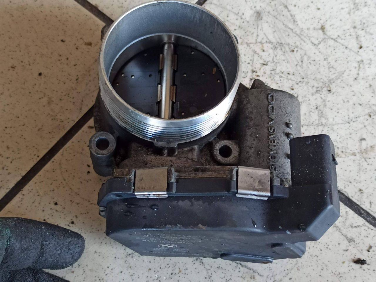 заслонка дроссельная BMW 7 серия F01/F02 2009, 4.4 л., N63 B44 A, бензин, 7555944 - фото №1