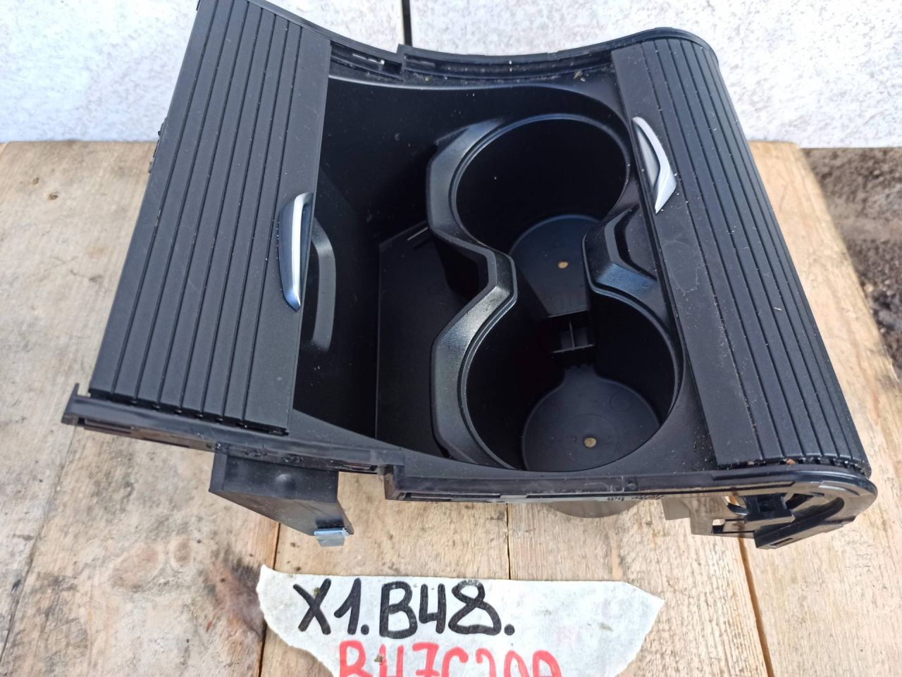 подстаканник BMW X1 F48 2017, 1.8 л., дизель, АКПП, 475, полный привод, 9292557 - фото №1